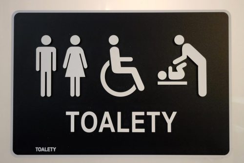 Piktogram wypukły: toaleta dla osób z niepełnosprawnością wyposażona w przewijak